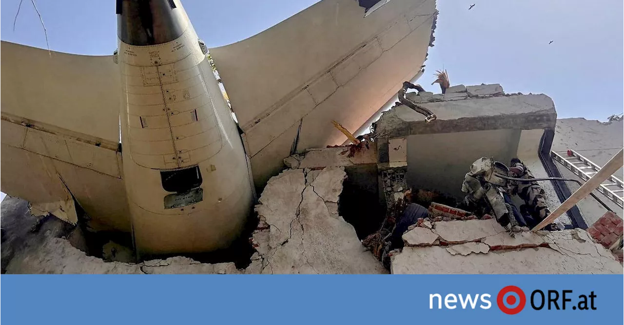 Flugzeugabsturz in Indien: Suche nach Überlebenden