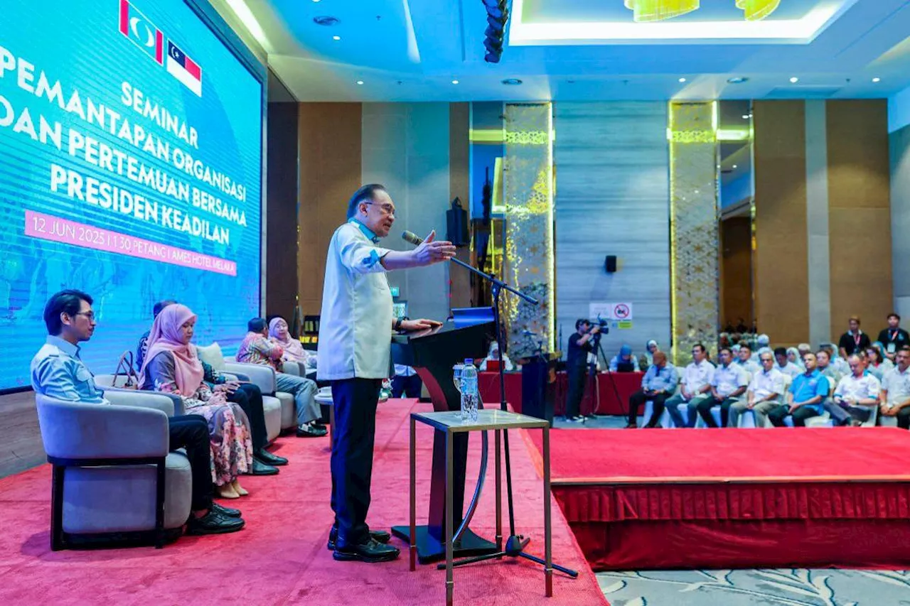 Govt bears almost half a million Ringgit in cost for Tun Mahathir’s trip to Nikkei Conference