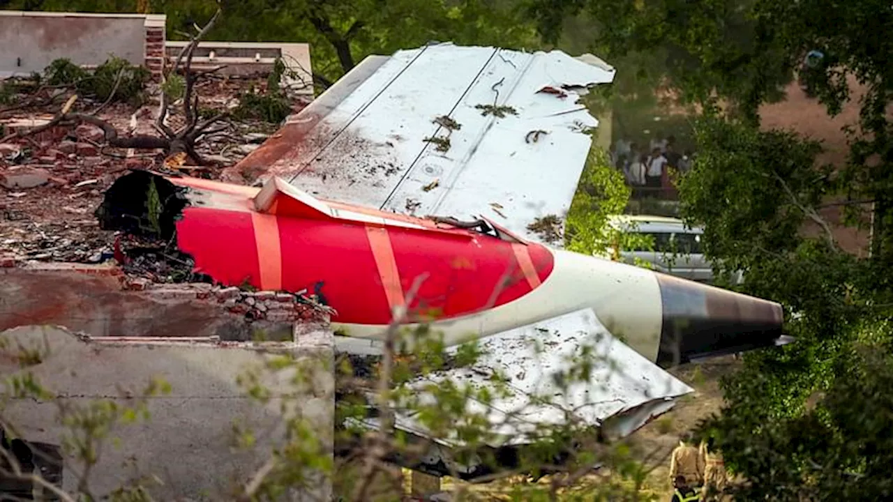 Plane Crash: बोइंग-777 उड़ा चुके कैप्टन स्टीव का दावा- फ्लैप सेटिंग में गड़बड़ी के कारण विमान ने खो दी लिफ्ट