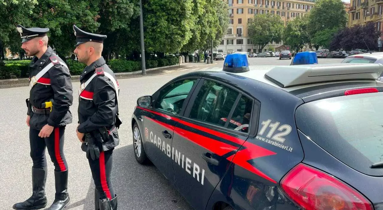 Roma, scopre di essere tradito e prende a martellate l’amante della compagna: poi va al lavoro ma viene arrest