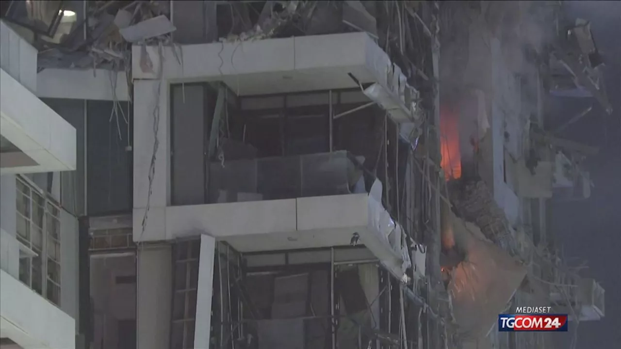 Israele sotto attacco, palazzo in fiamme a Tel Aviv