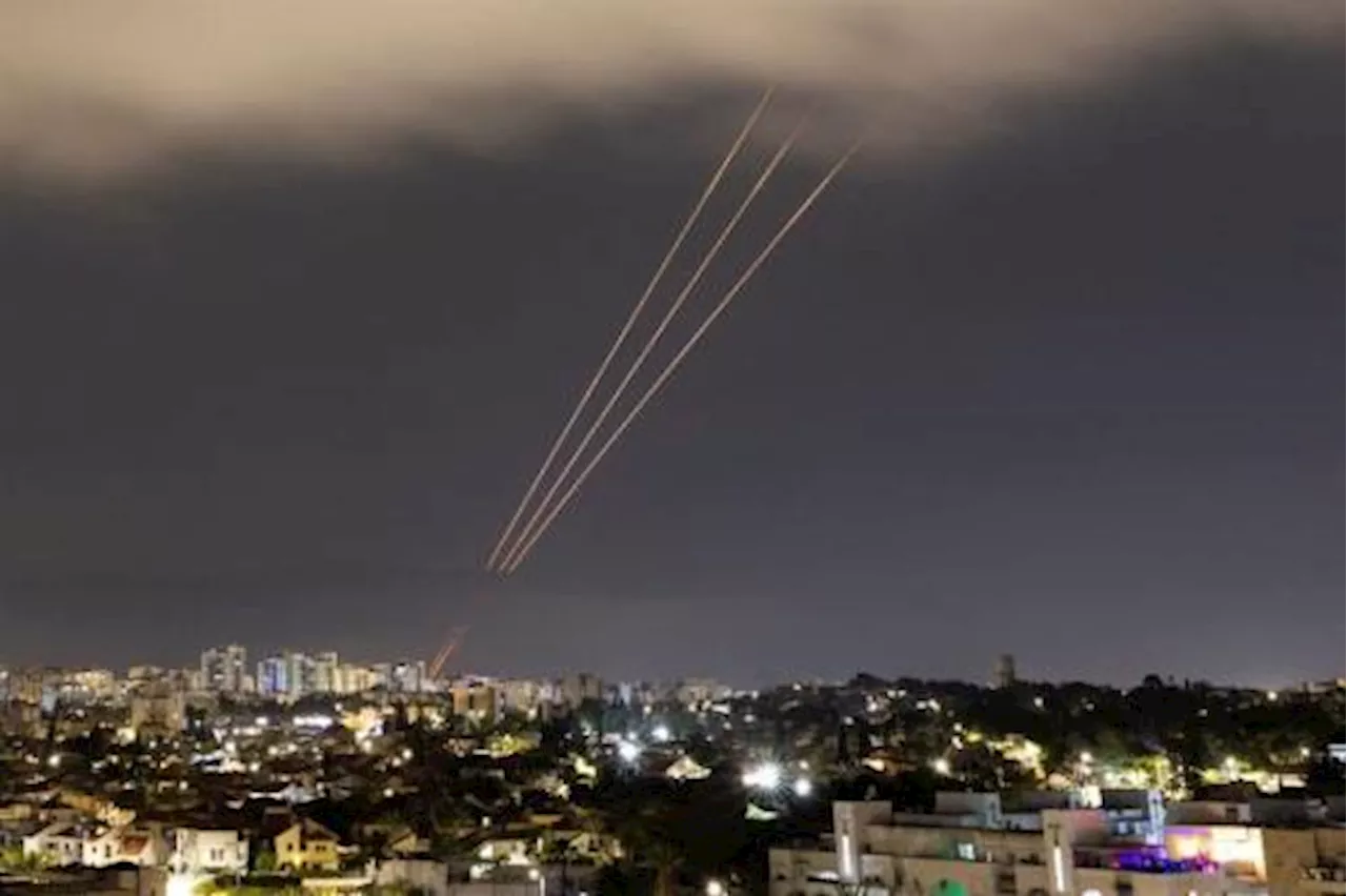israele attacca l'Iran. Colpita Teheran. Ucciso il comandante delle Guardie rivoluzionarie. Tel Aviv dichiara lo stato d'emergenza