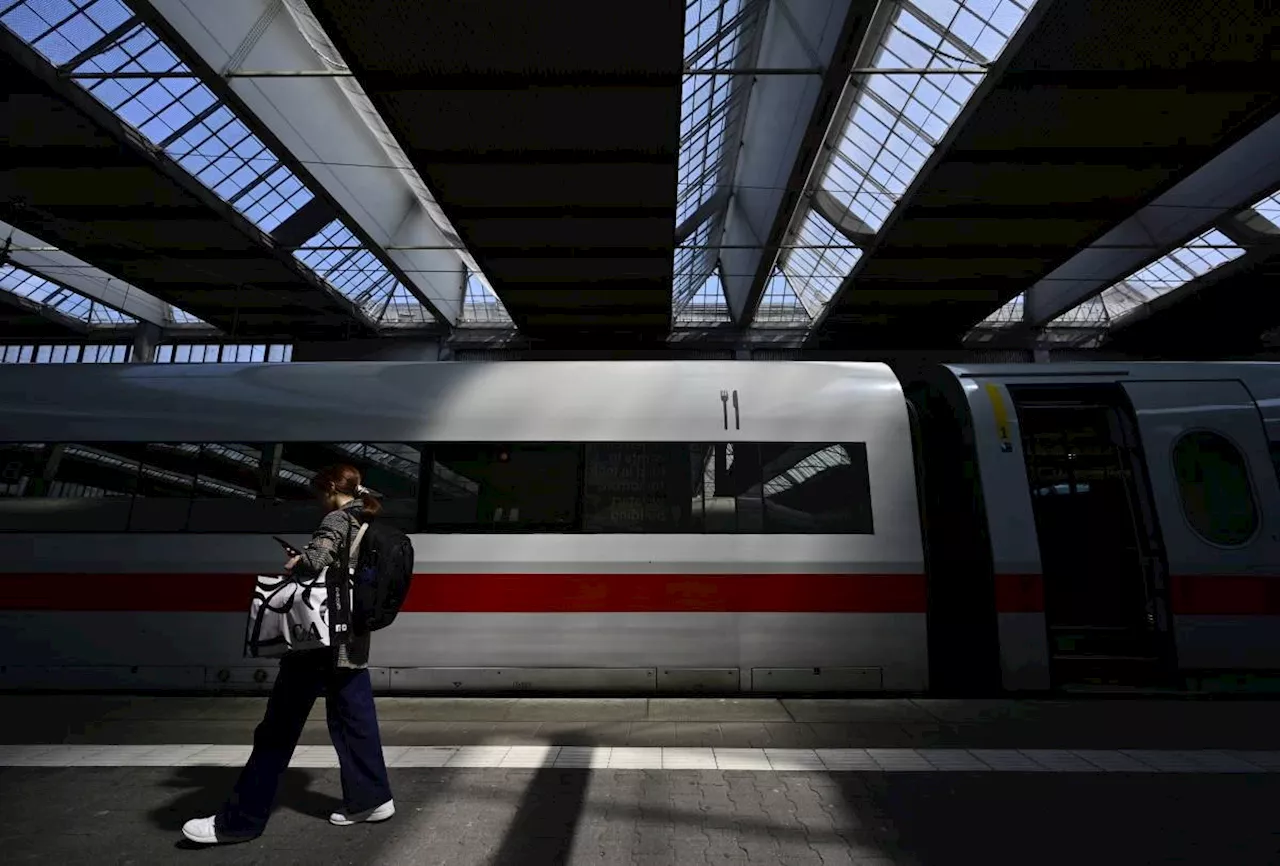 German passengers thrown off train in crew protest over dirty condition