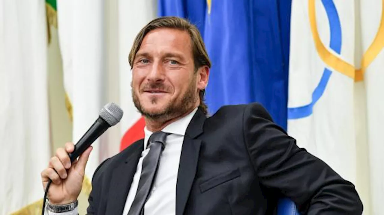 14 giugno 2004, la Danimarca frena l'Italia di Trapattoni. Totti sputa a Poulsen
