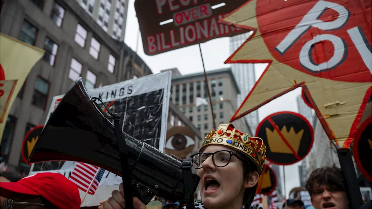 A New York più di 25.000 persone in piazza contro Trump