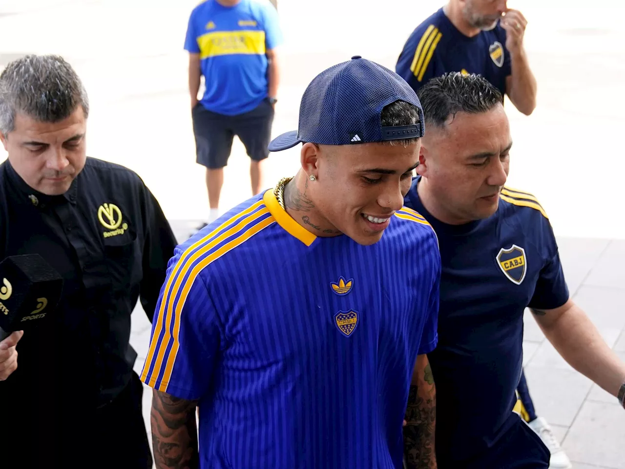 Ayrton Costa, el último pasajero: recibió la visa sobre la hora, llegó a Miami y Boca tiene el plantel completo 
