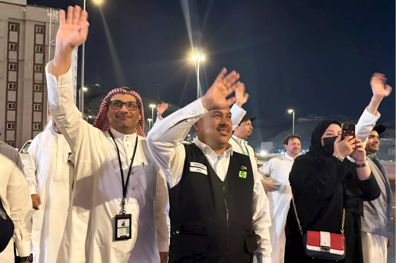 First group of Malaysian pilgrims departs Mecca for home after 48 days of Haj
