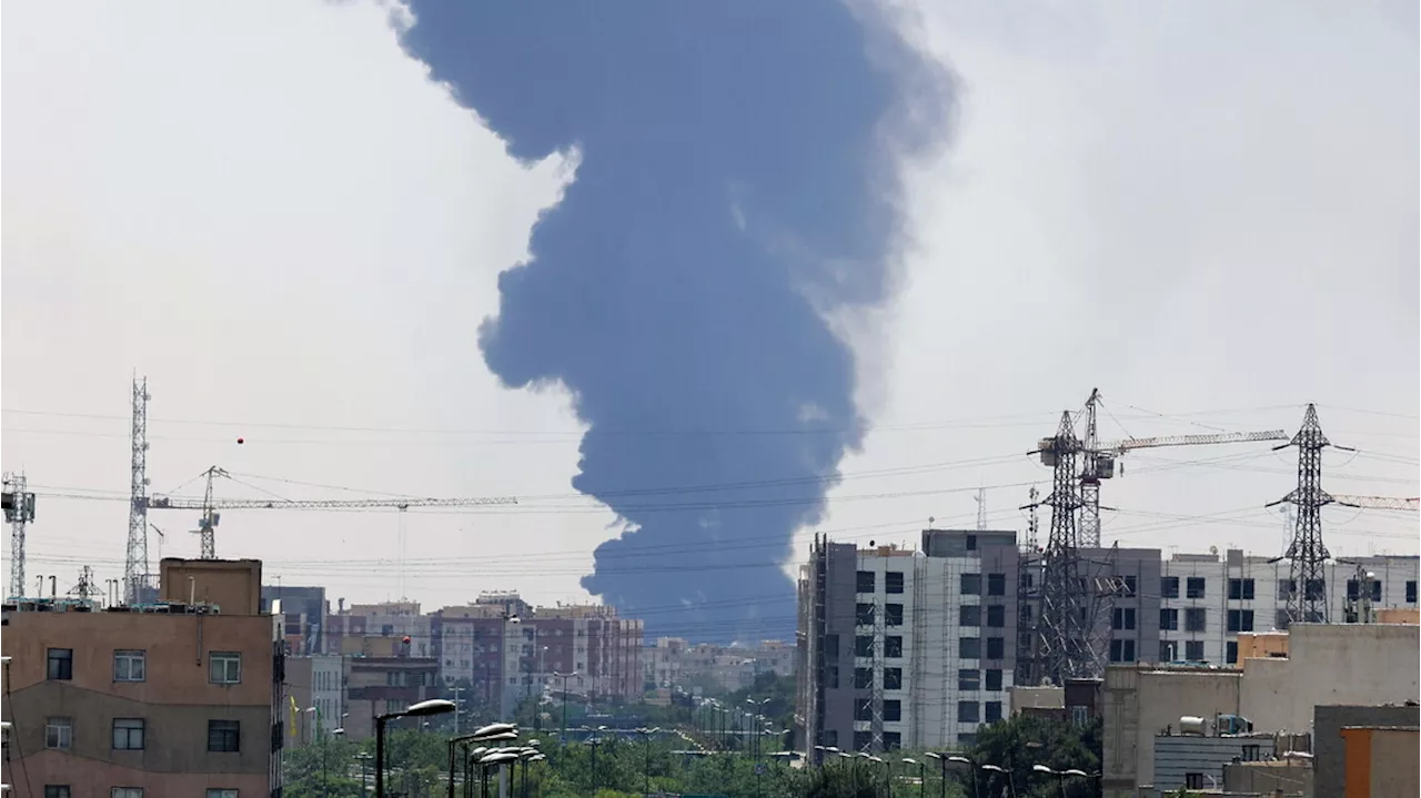 Nuovi raid in Iran, esplosioni a Tel Aviv. Eliminati i vertici dell'intelligence dei Pasdaran
