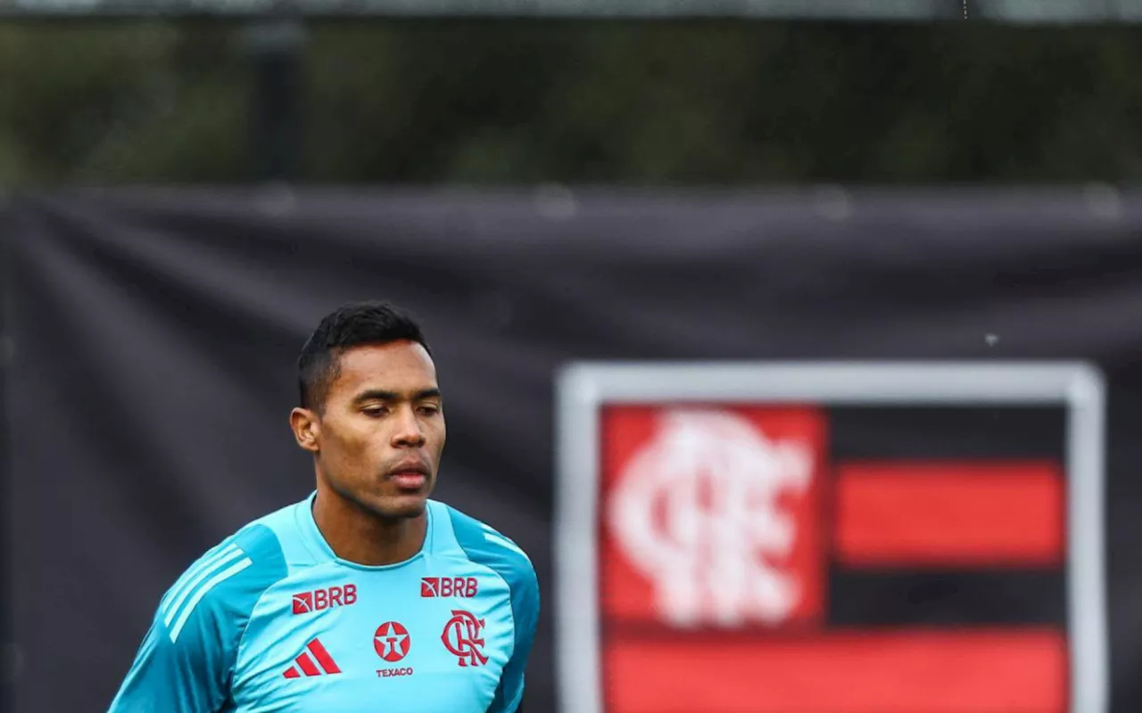 Alex Sandro é poupado de penúltimo treino e vira dúvida no Flamengo
