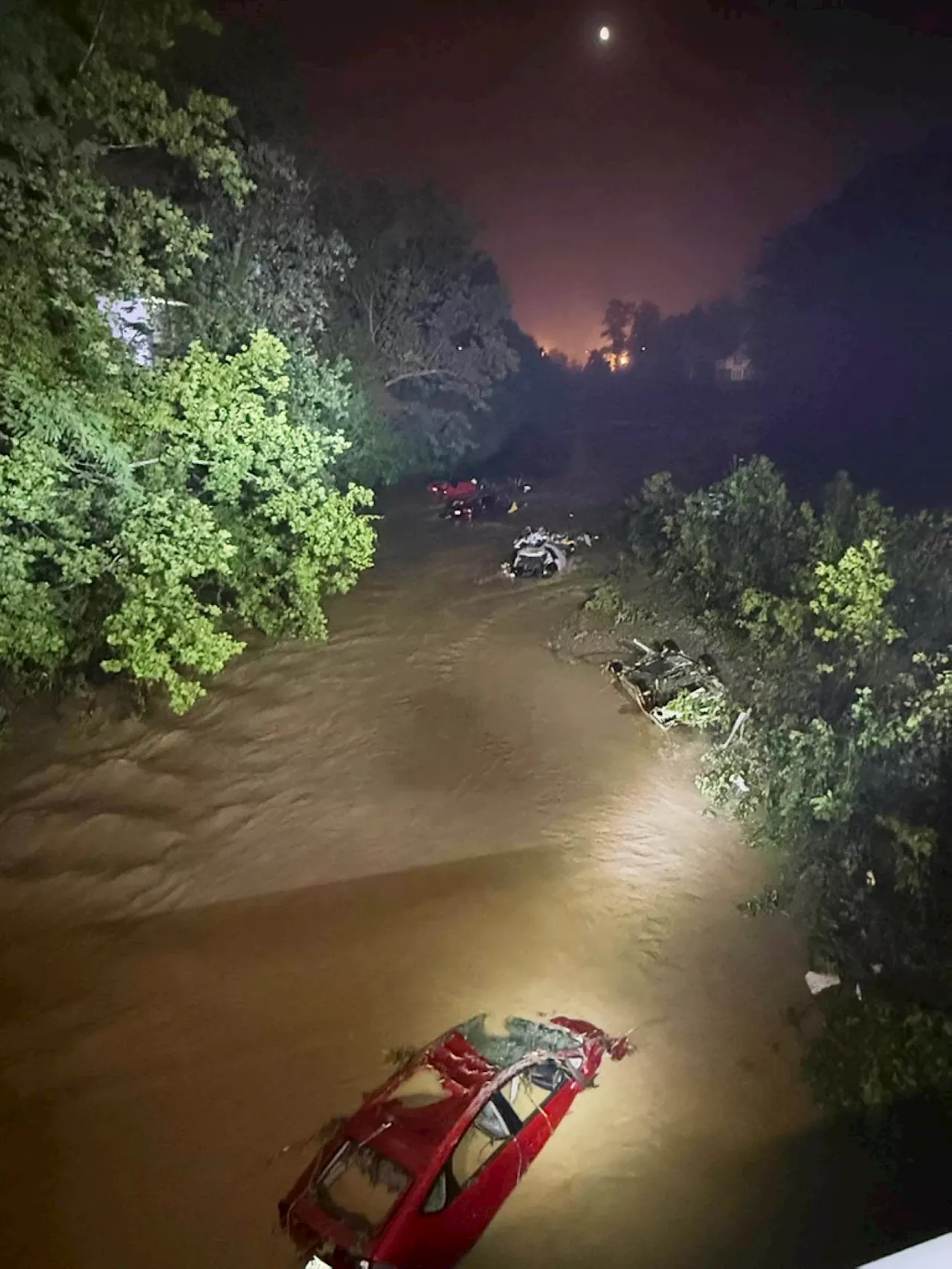 Flash flooding kills 4 in West Virginia, rescue teams searching for missing people