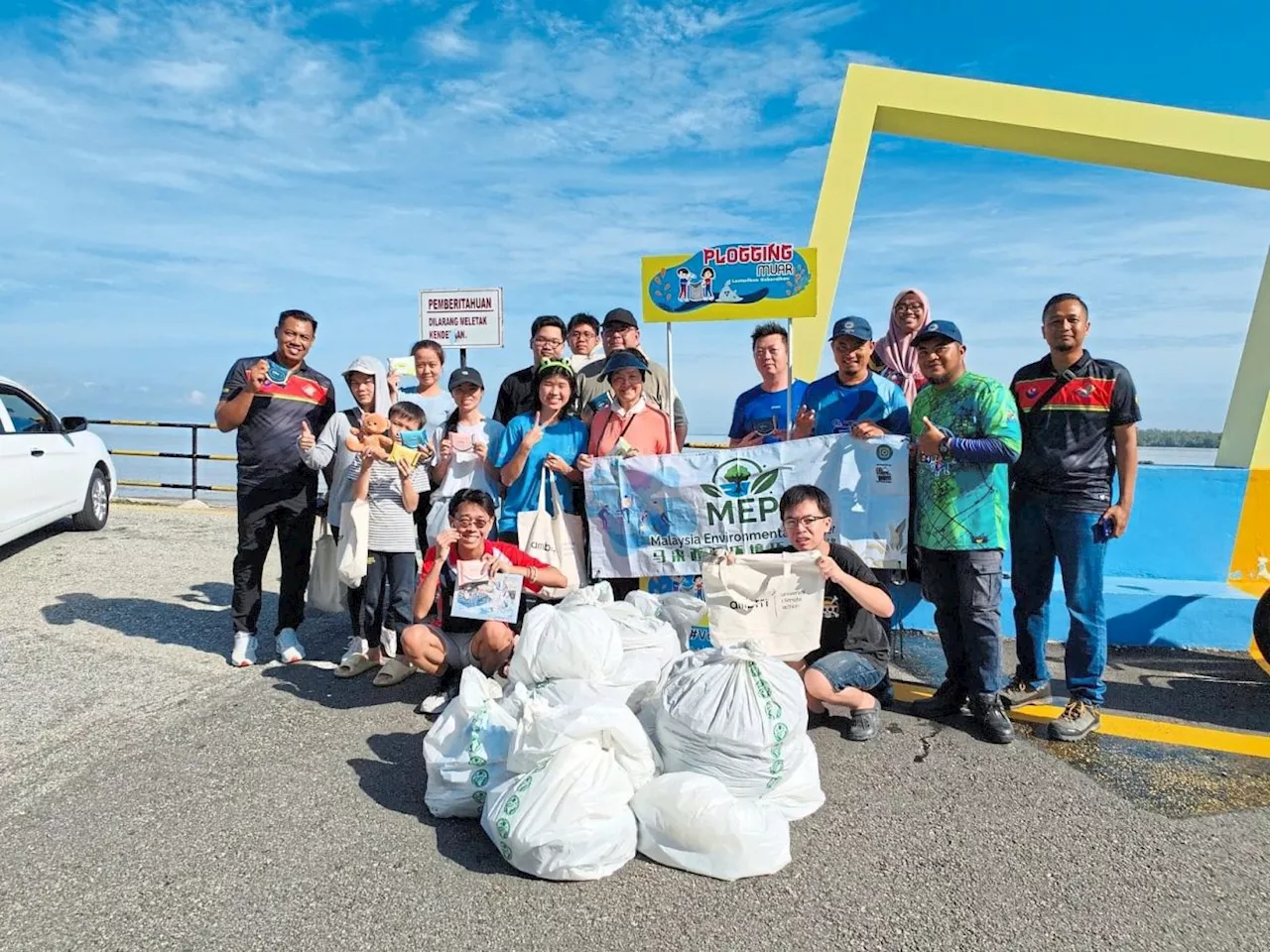 One woman’s concern spurs group beach clean-ups