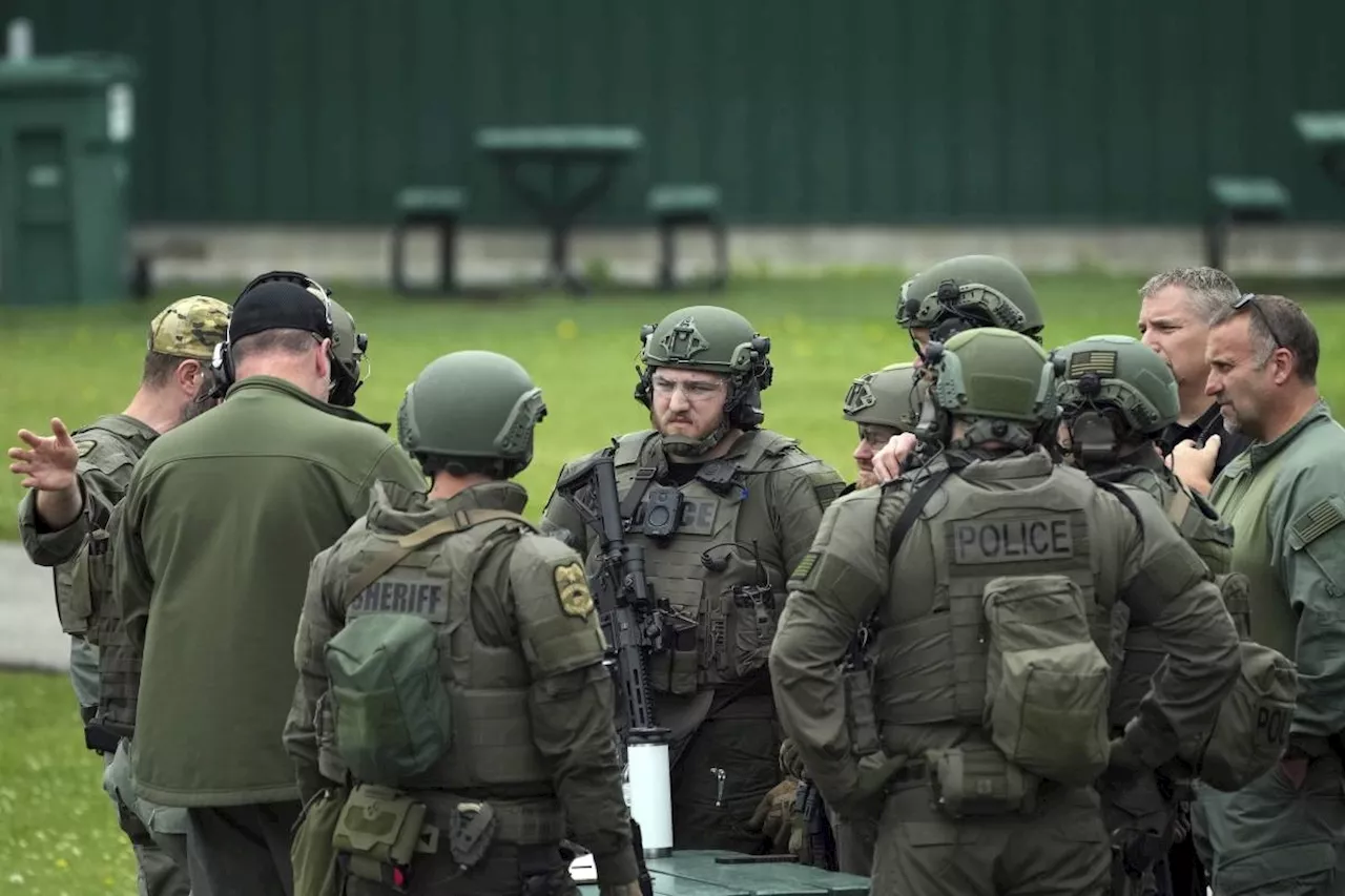 Search on for US lawmakers' assailant