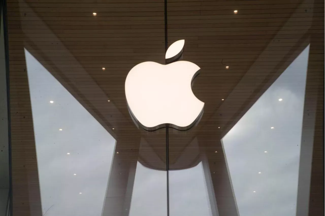 Apple risks fresh EU charge sheet over app store curbs