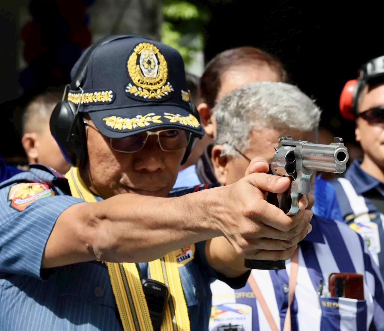 Torre relieves eight police chiefs for noncompliance with 5-minute-response rule