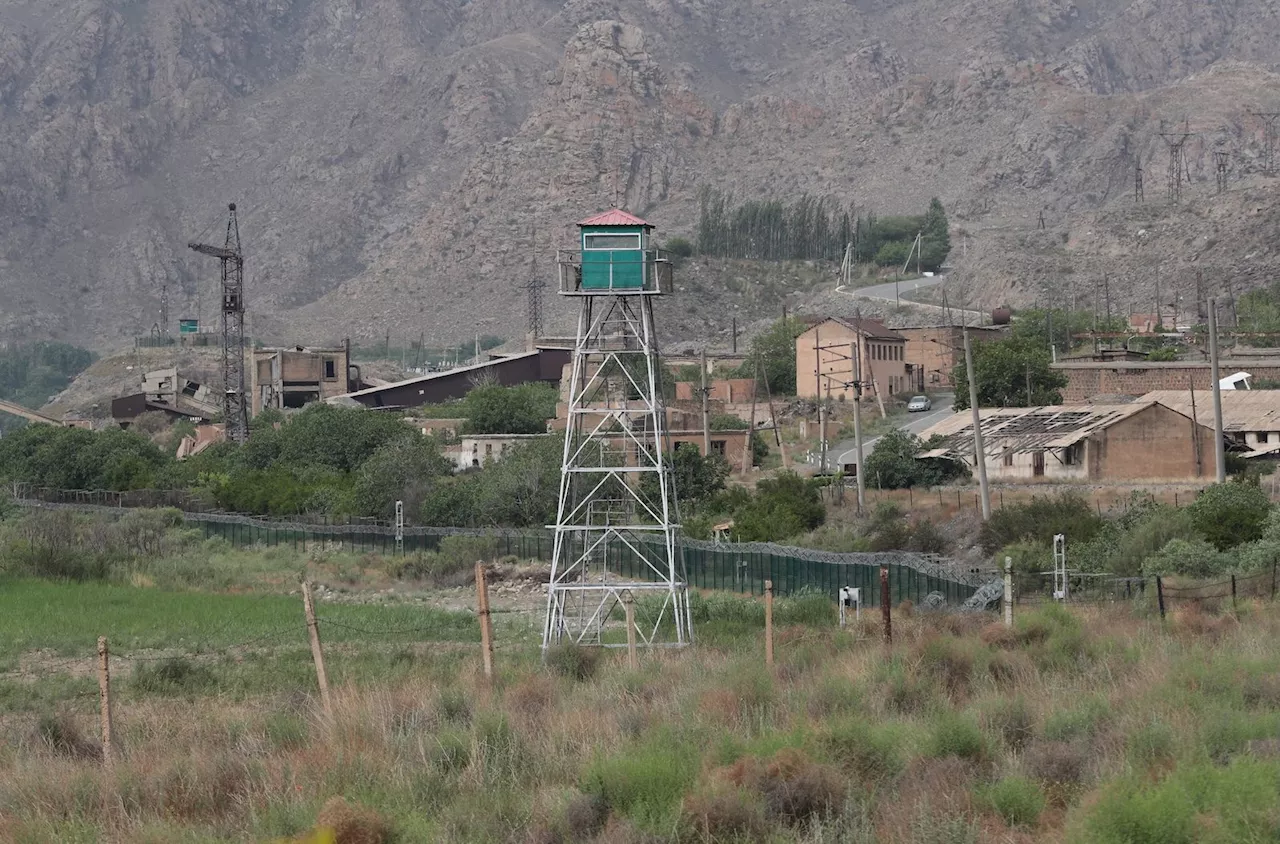 Hundreds flee into Azerbaijan and Armenia from Iran