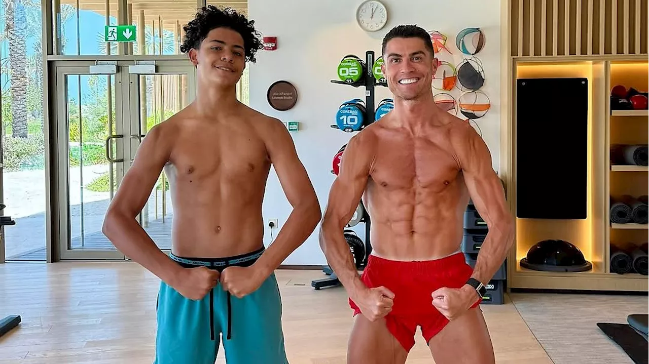 Cristiano Ronaldo posiert mit Sohn Cristianinho – Fans staunen über DIESES Detail!