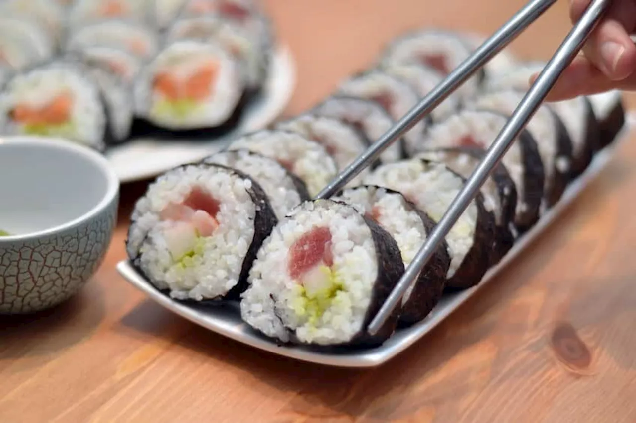 Simple tuna and avocado maki rolls