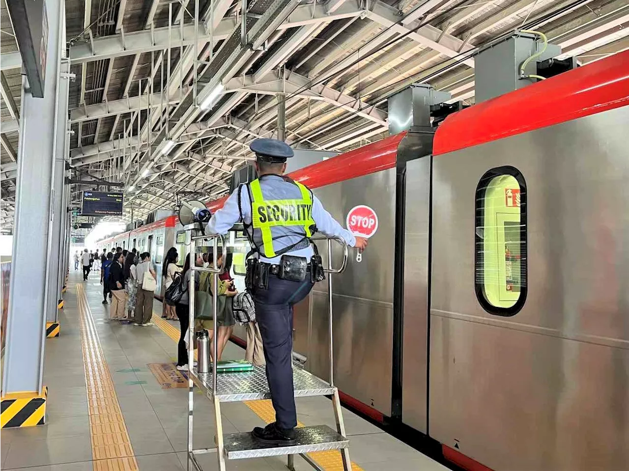 LRMC apologizes as electrical issue puts LRT-1 under limited operations