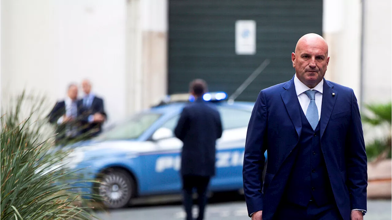 Falle nei controlli sul presunto killer, verifiche su cinque pattuglie