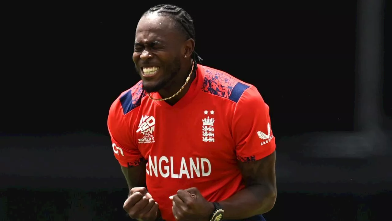 Three-letter text proves England weapon is ‘desperate’ for Ashes revenge after ‘horrific’ hiatus