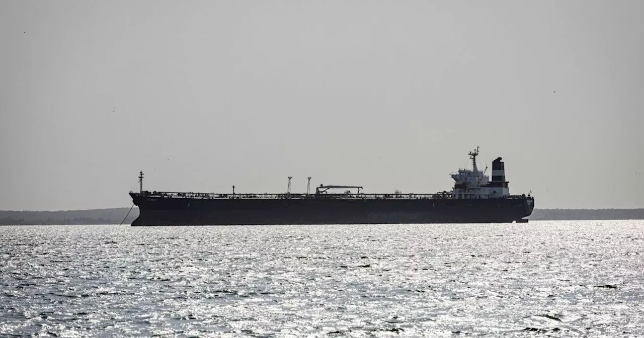 Warnung vor Katastrophe: Riesiger Ölteppich nach Tankerkollision