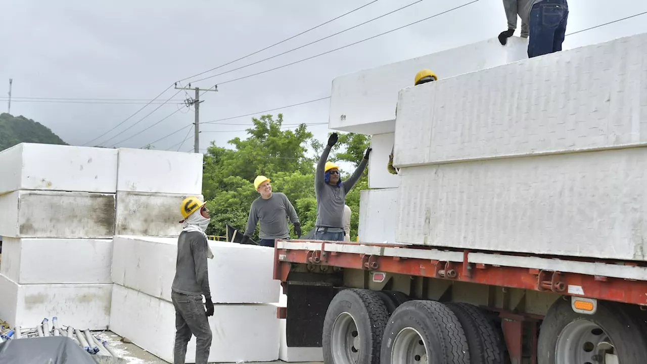 Conductores esperan que se habilite primer carril en puente de Juan de Acosta