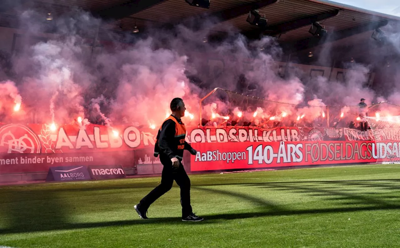 Vesttribunen er tom, når AaB's nedrykkere spiller første hjemmekamp