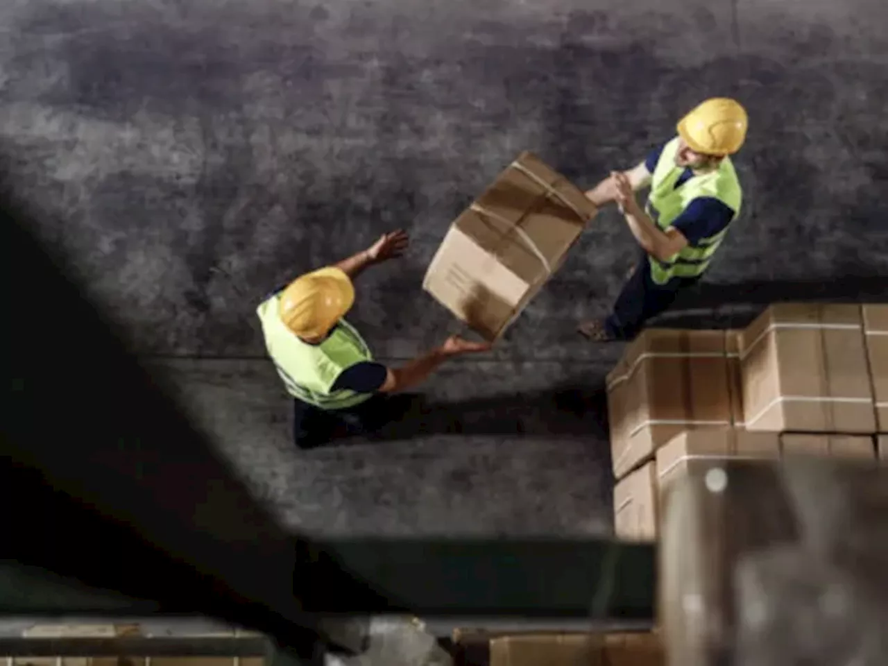 Déficit comercial de Colombia se amplía en abril pese a caída de importaciones