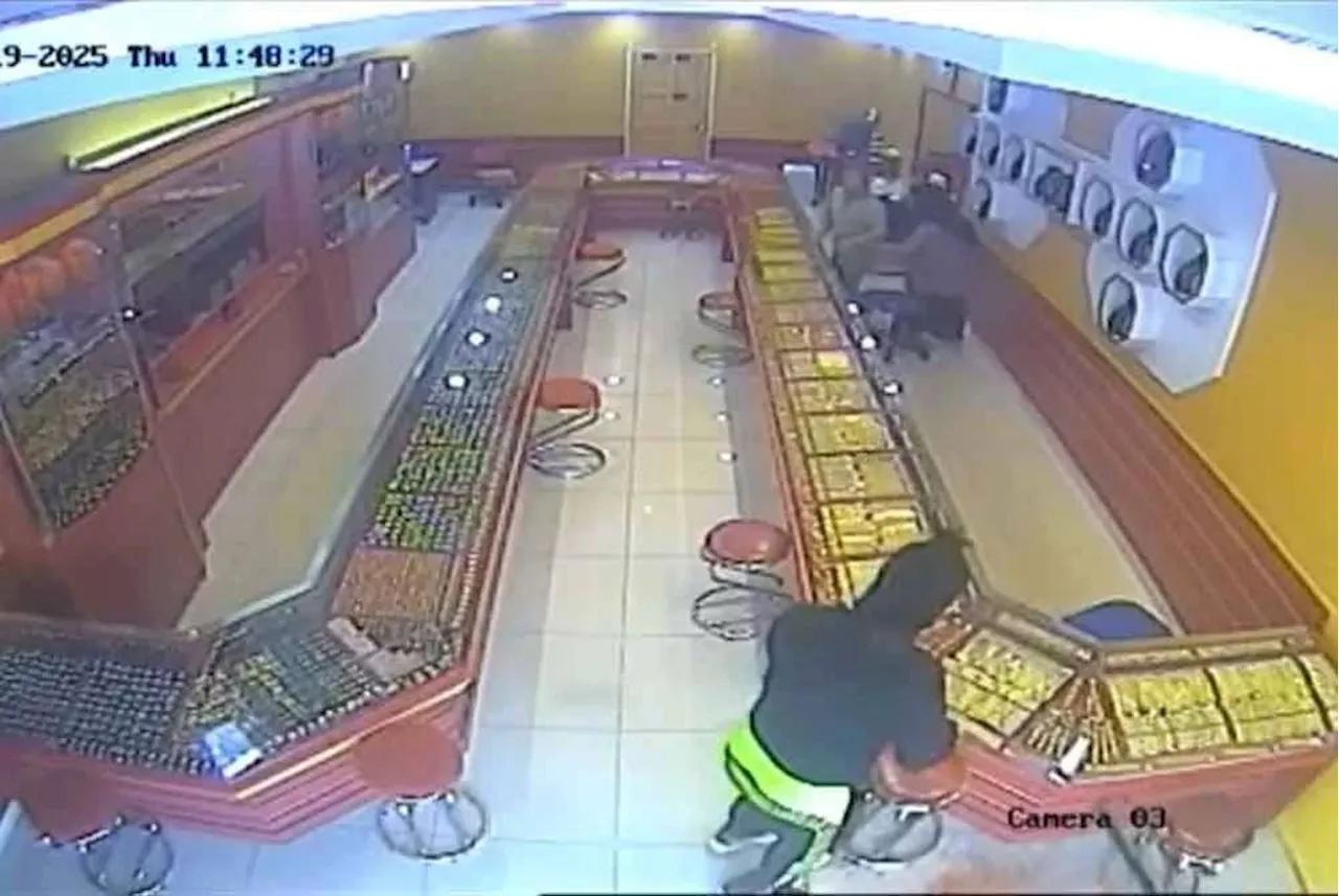 QuickCheck: Did a masked man use chilli powder to rob a jewellery shop?