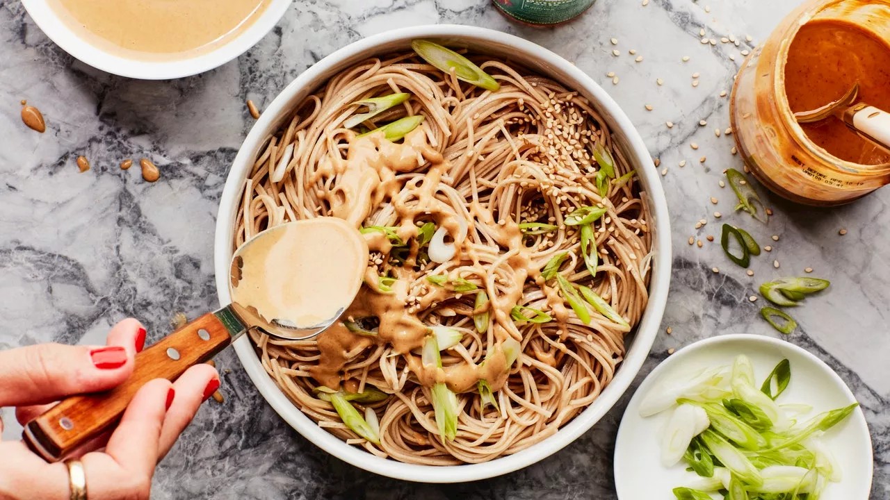 How to Turn a Nearly Empty Peanut Butter Jar Into a Dinnertime Star