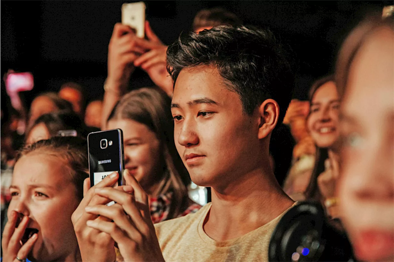 Filipino Gen Z prioritizes durable smartphones, reliable after-sales support