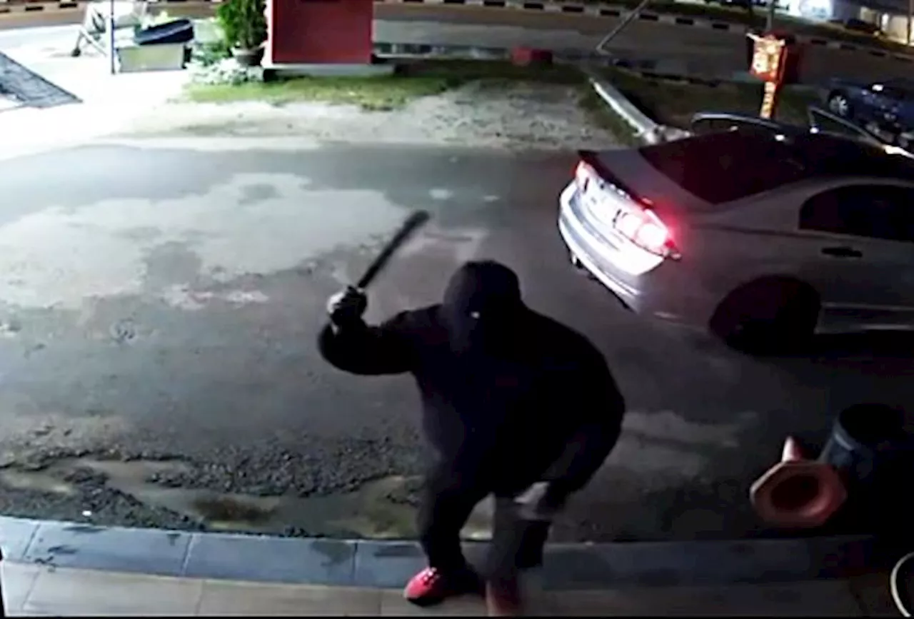 Police hunt for masked men armed with machetes after violent incident in Changkat Jong