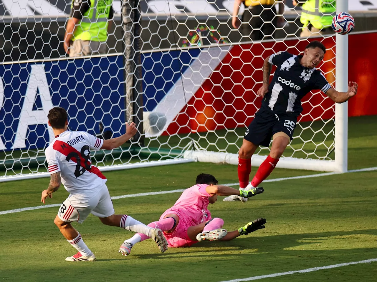 El increíble gol que se perdió Martínez Quarta para River en el cierre del primer tiempo contra Monterrey