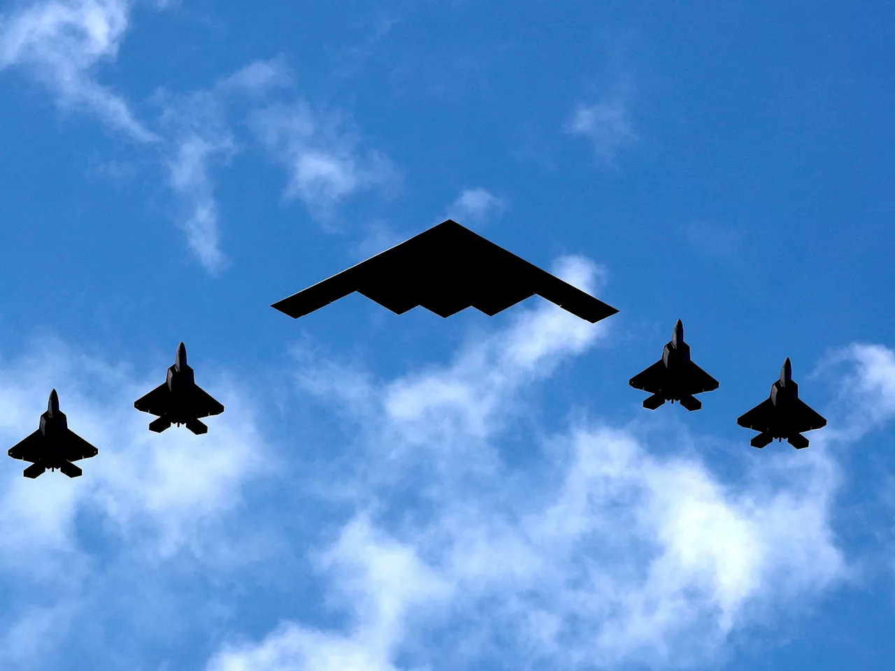 'Martillo de Medianoche': cómo fue el bombardeo de aviones B-2 que Estados Unidos lanzó contra blancos nucleares en Irán