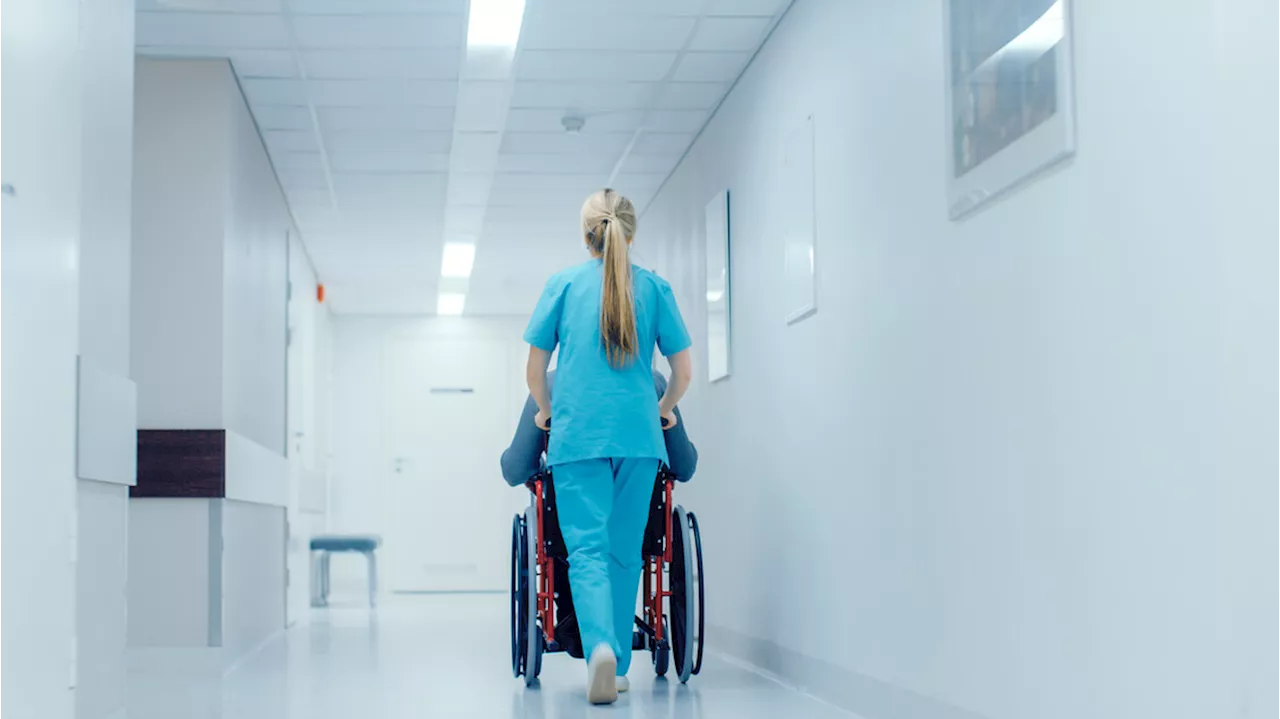 Arriva l'assistente infermiere, anche per aiutare nell'assistenza a malati cronici e disabili