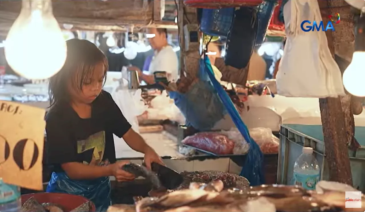 Bata sa GenSan, hinahangaan sa kasipagan sa pagtulong sa kaniyang ina sa pagtitinda ng isda sa palengke