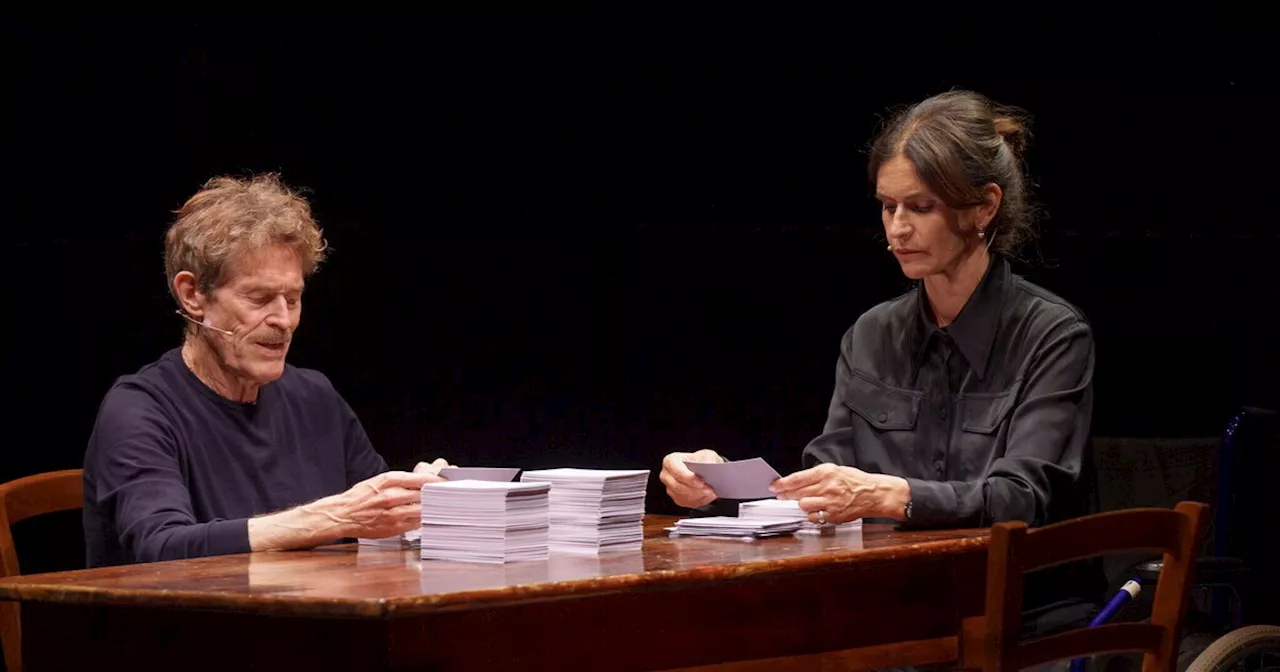 Cosa significa stare sul palco per Willem Dafoe, che ora dirige la sua Biennale. Intervista
