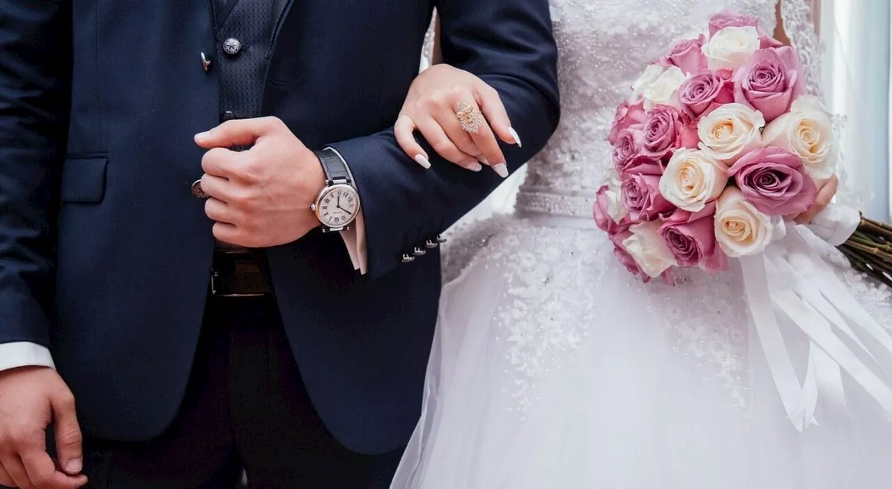 Sposo litiga con la suocera e fa saltare il matrimonio, poi chiama i carabinieri per denunciarla ma viene arre