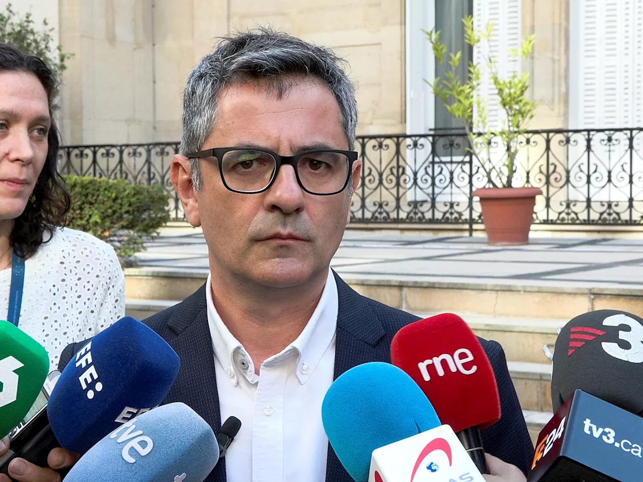 Más problemas para Pedro Sánchez: el juez que investiga a su esposa pone la mira en uno de sus ministros por sospechas de corrupción en España