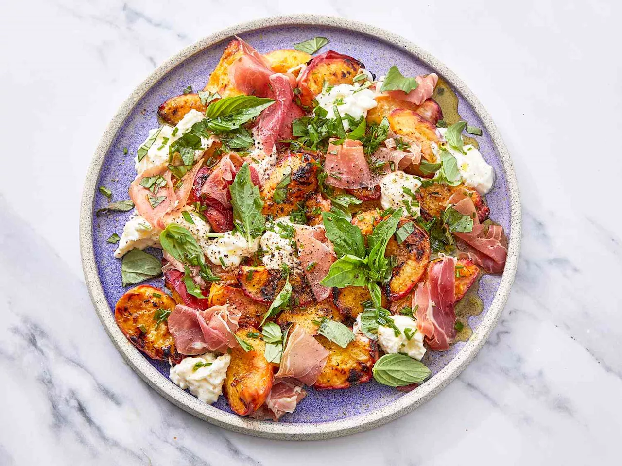 15 Refreshing Main Course-Worthy Summer Salads That Are Perfect for Hot Days
