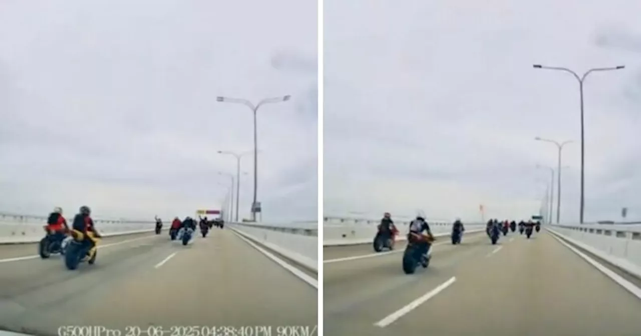 M'sians Slam Superbike Group for Riding on Penang Bridge's Main Road Instead of Motorbike Lane