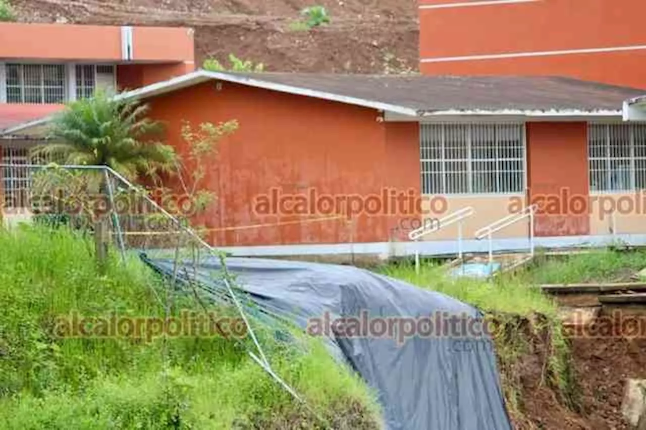Temen deslaves en la Normal Superior “Manuel Suárez Trujillo”, en Xalapa