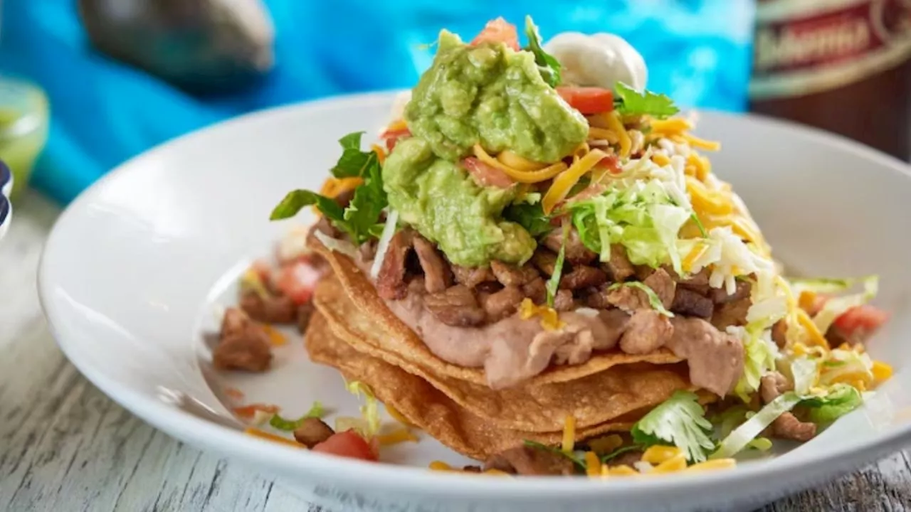 La tostada mexicana ocupa el lugar 4 de los platillos en tendencia de todo el mundo en 2025 según Taste Atlas