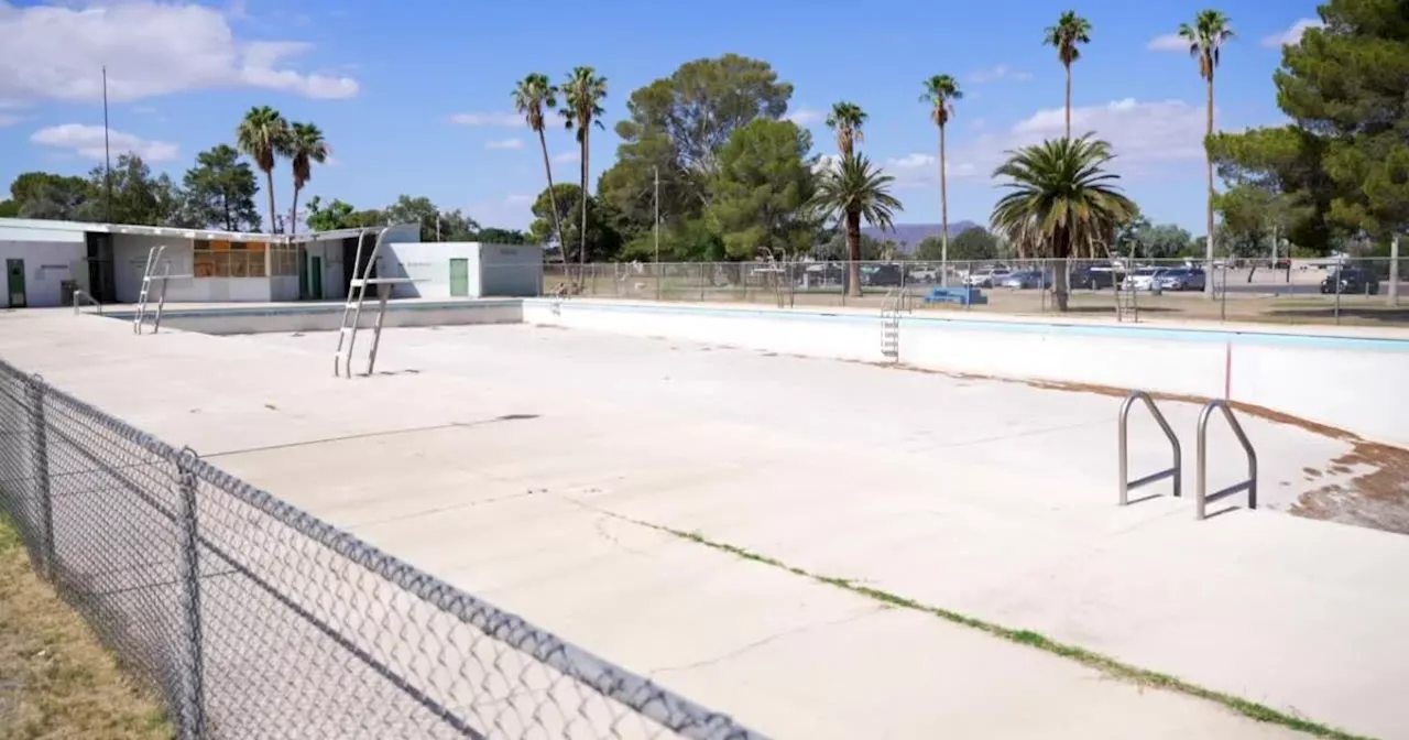 New aquatic center going up at Mission Manor Park