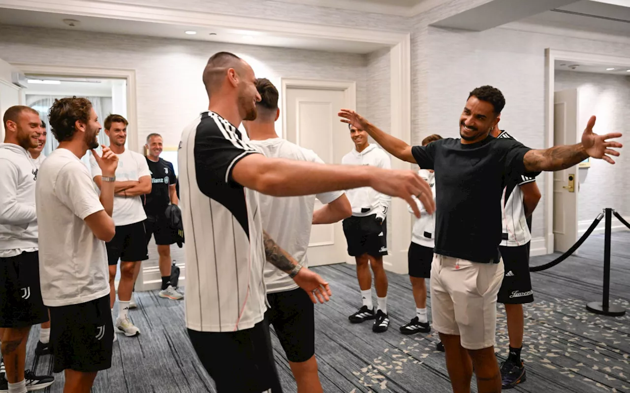 Danilo e Alex Sandro visitam jogadores da Juventus, possível adversária do Flamengo