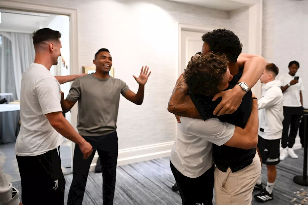 Alex Sandro e Danilo, do Flamengo, visitam hotel da Juventus nos Estados Unidos