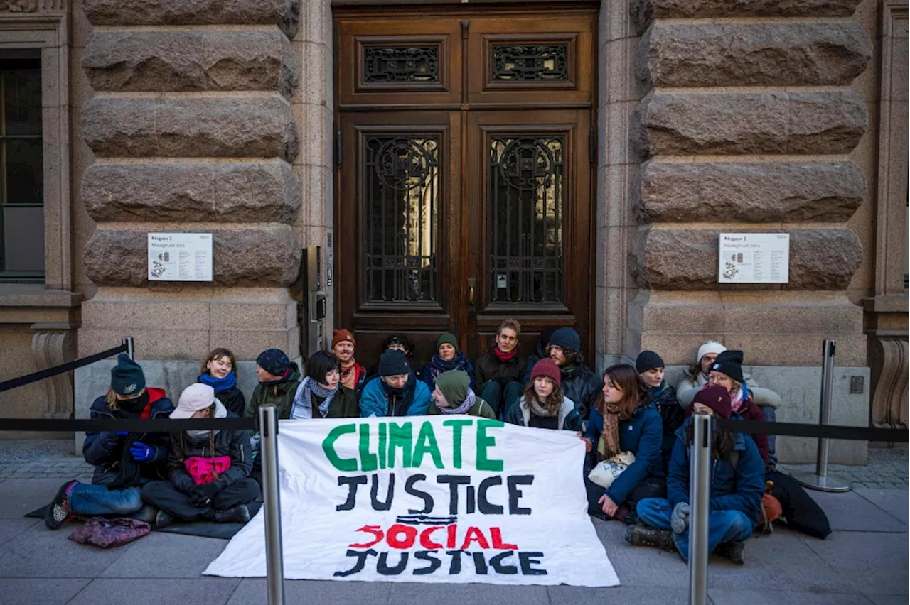 Report: Courts become battleground as lawsuits challenge climate policies worldwide