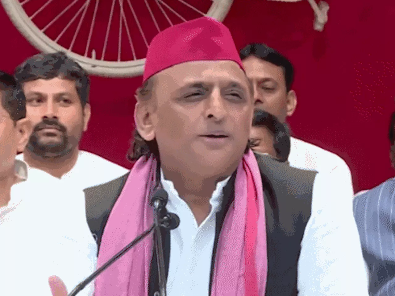 अखिलेश बोले-तेजप्रताप के 2 कॉल आए, तो मैंने री-डायल किया: पता नहीं था मामला सीरियस हो जाएगा; चुनाव लड़ने के...