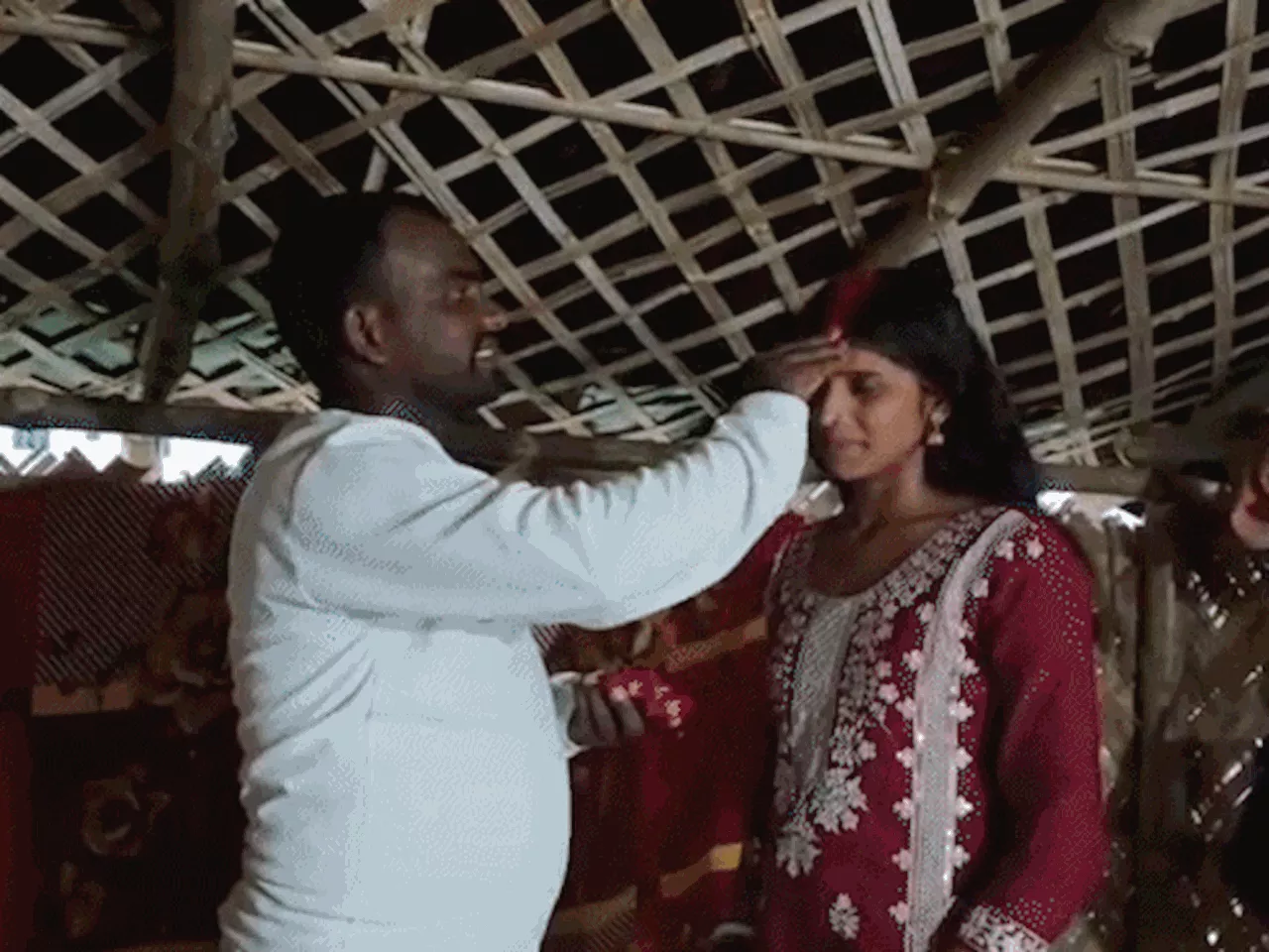 चाची ने भतीजे से भागकर की शादी,VIDEO: बोली- नया पति 3 बच्चों को रखने को तैयार है, लड़के पिता बोले- घर लौटा ...