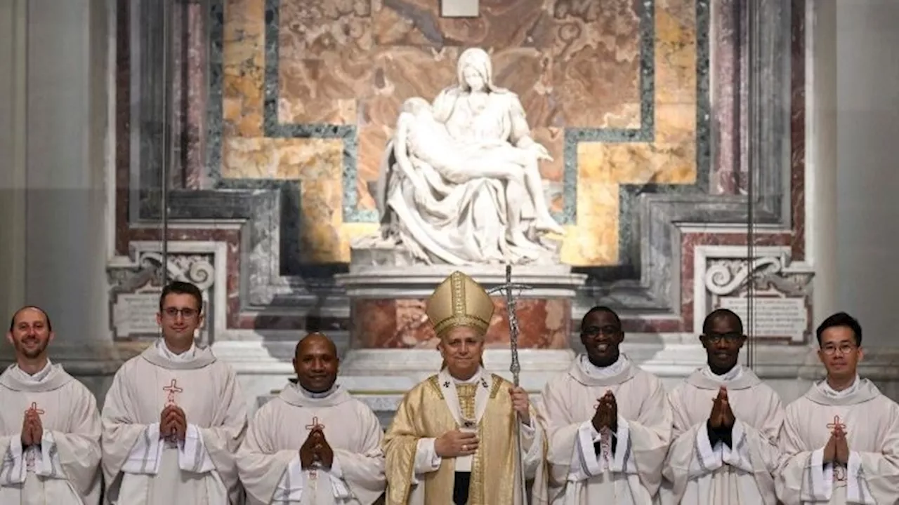 Pope Leo calls on priests to be builders of unity and peace